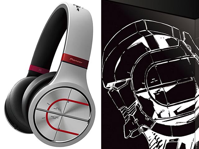 ULTRAMAN」仕様のパイオニアヘッドフォン。ウルトラマンスーツを