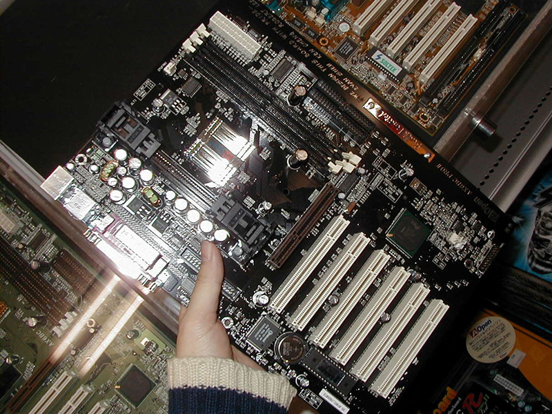 BX MasterやAX6BC TYPE R、BH6など、「Slot 1」時代を支えた人気マザー