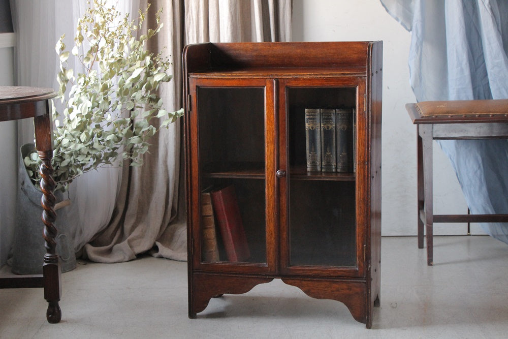 1920年代オーク材小さめサイズ（高さ88.5cm）ブックケース（本棚