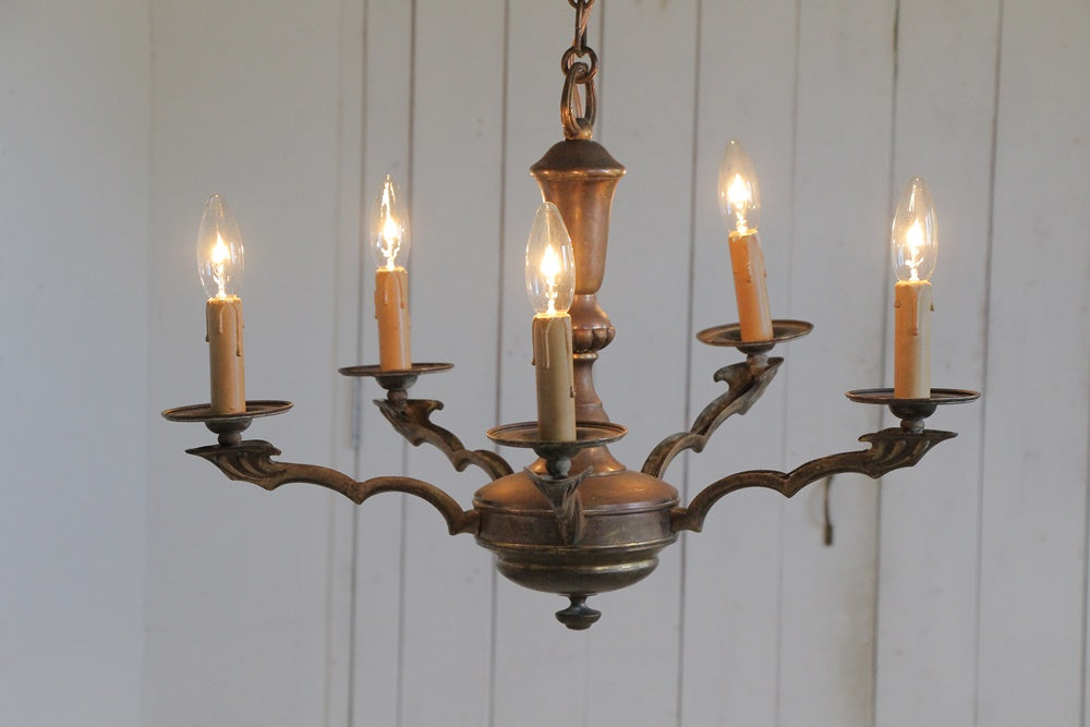 シンプルで重厚感を感じる5灯シャンデリア フランスアンティーク照明