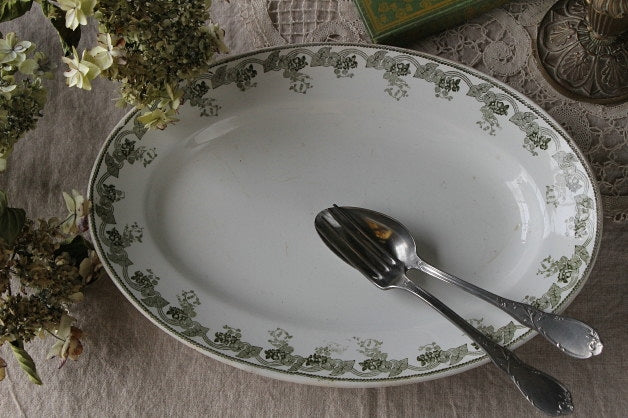 とりわけ料理に活躍してくれるムーランデルー窯オーバル皿 フランス