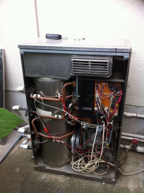 長府石油ボイラー[修理] 福岡市早良区N様邸 | 長府製作所サービス指定