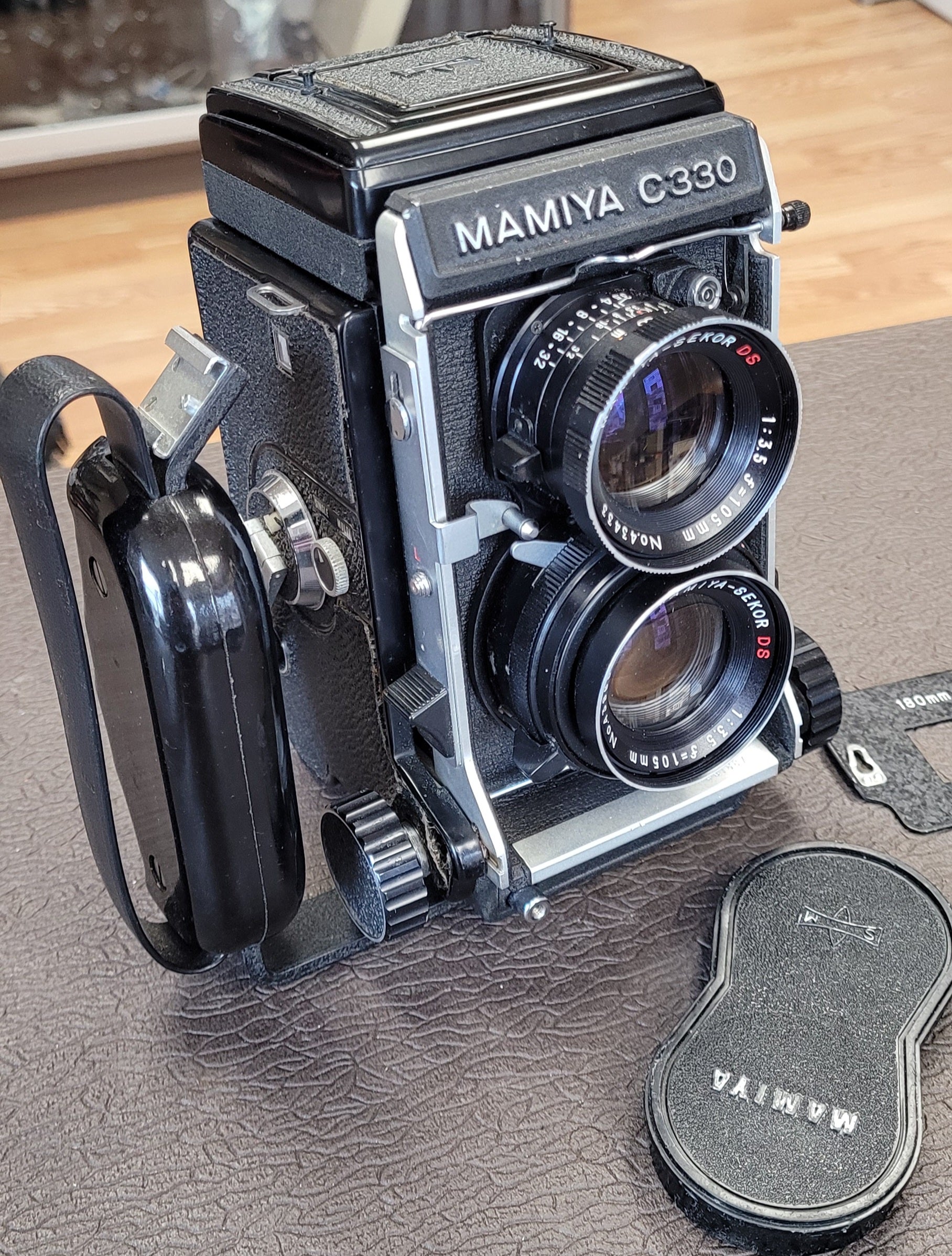 MAMIYA C330 Professional with MAMIYA-SEKOR DS F/3.5 105mm S# 43433