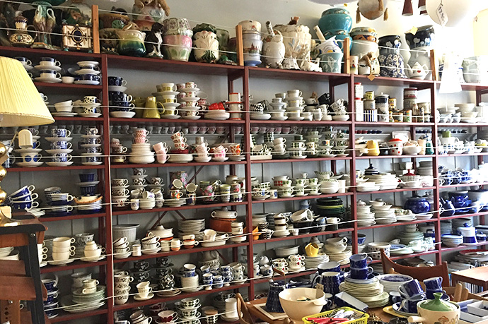 北欧スウェーデンで楽しむアンティークショップめぐり - スタック