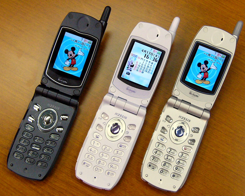 Mobile：ドコモ、ライトとカラー背面液晶付きの「N251iS」を発表