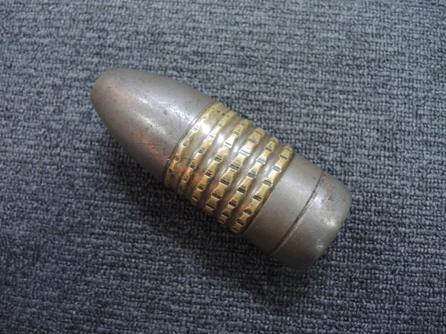 海軍弾頭と陸軍薬莢の四十七粍砲弾 | Chicago Blog