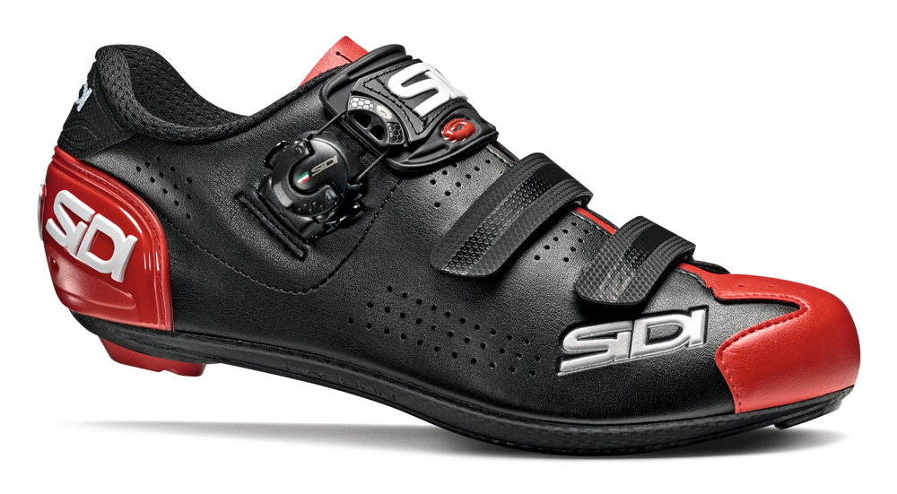 シューズ：コセキサイクリングセンター