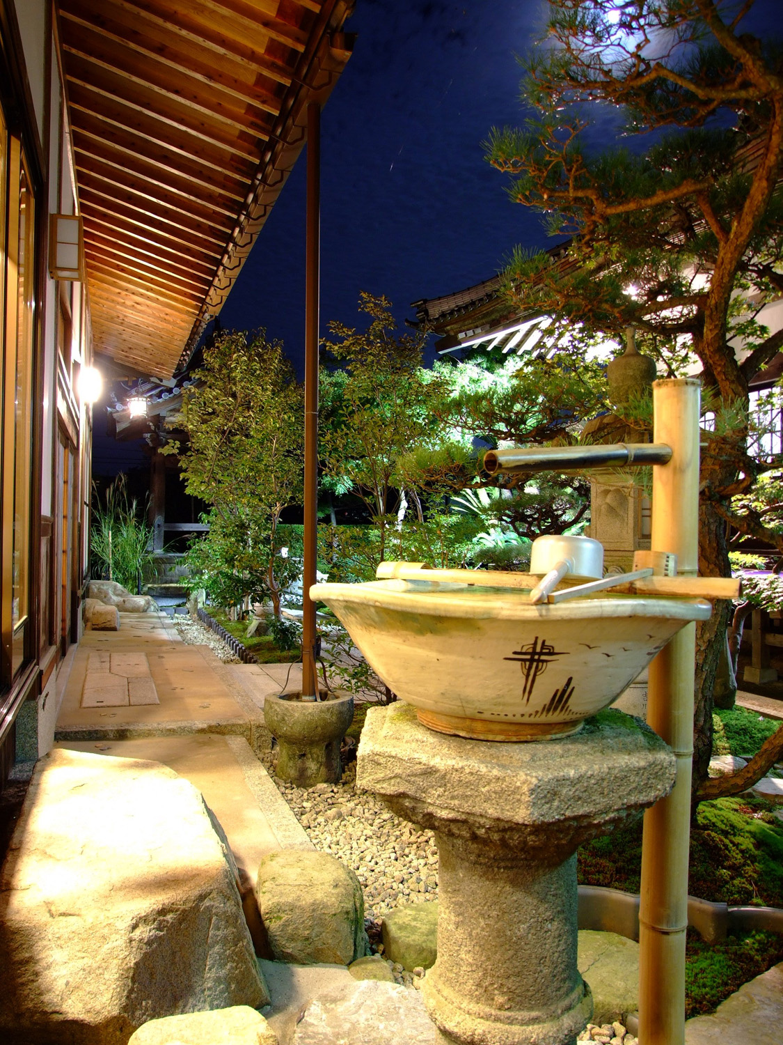 見立てもの手水鉢 | 興願寺