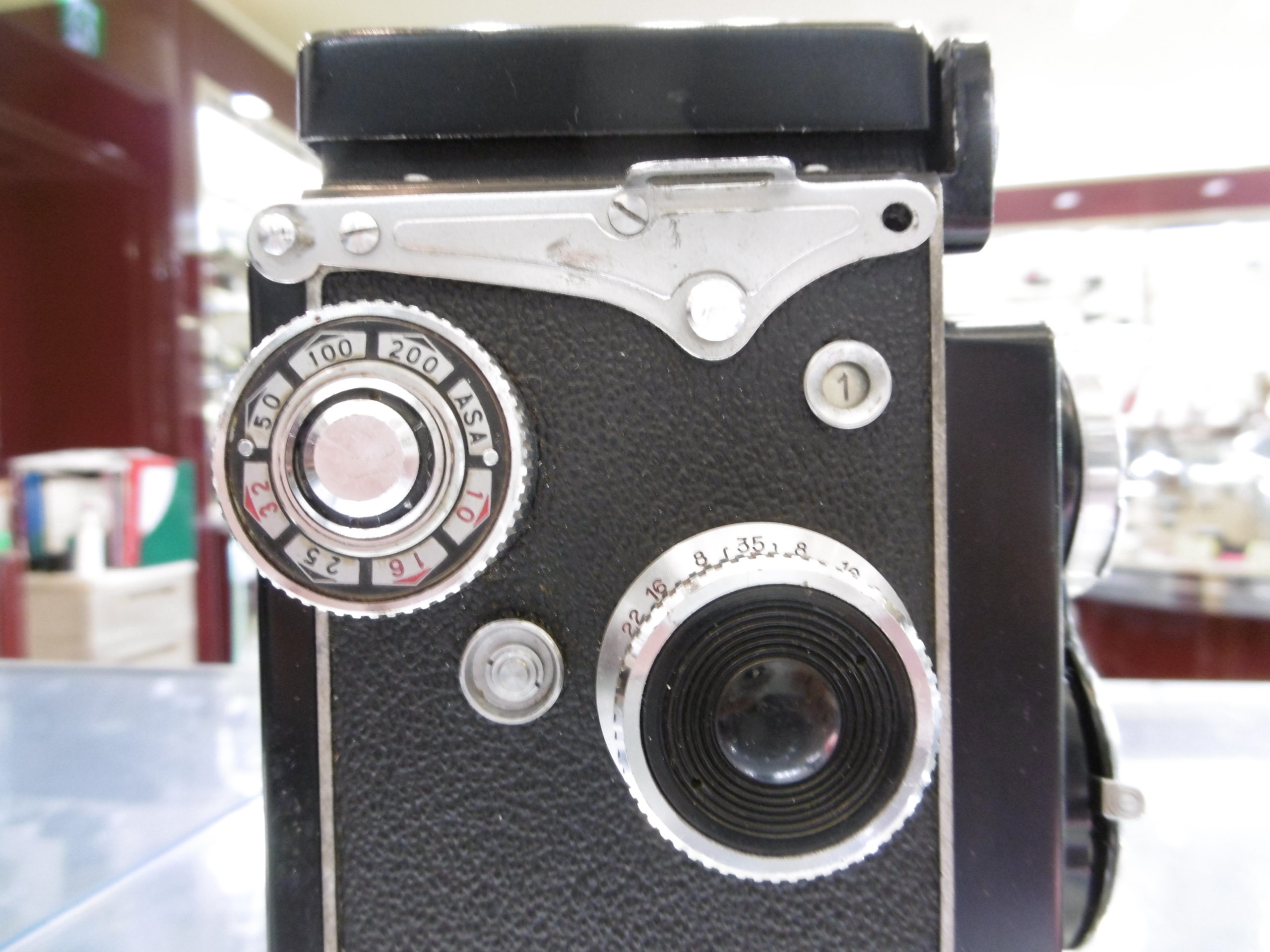 国産二眼レフ「ヤシカフレックスC型」で撮る軽快スナップ