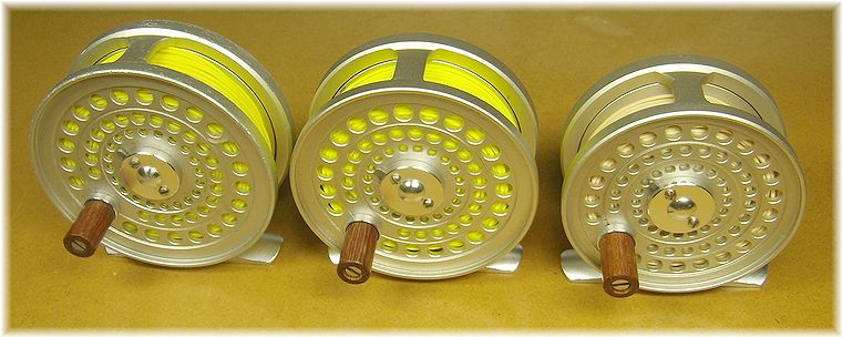 毛鉤を巻いて川に行く（フライリール）