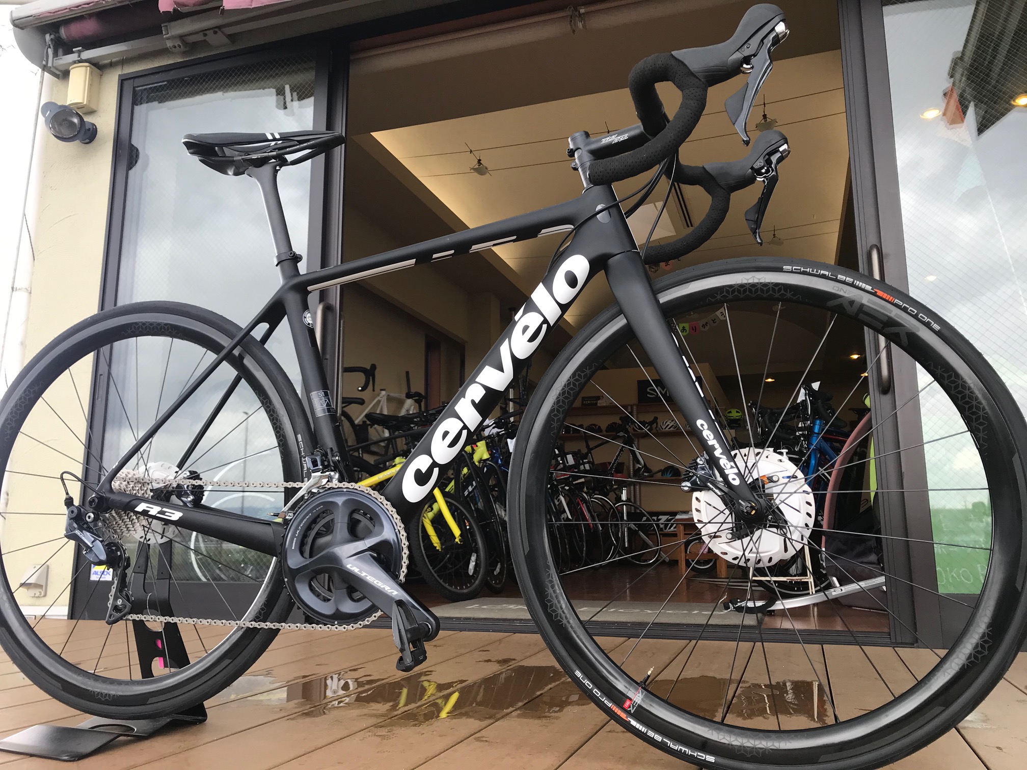 9/10 cervelo R3 Disc | LOKO Bicycle