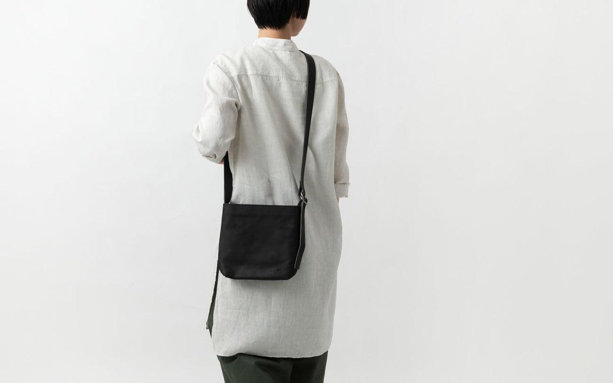 レザーショルダーバッグ black ＜S＞ – PINT_MN
