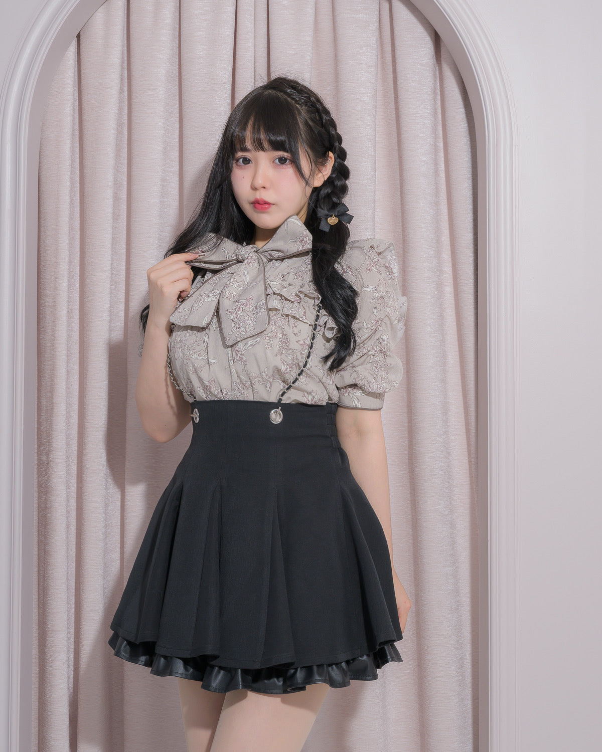 チェーンサス付きレザーフリルフレアスカート – pium