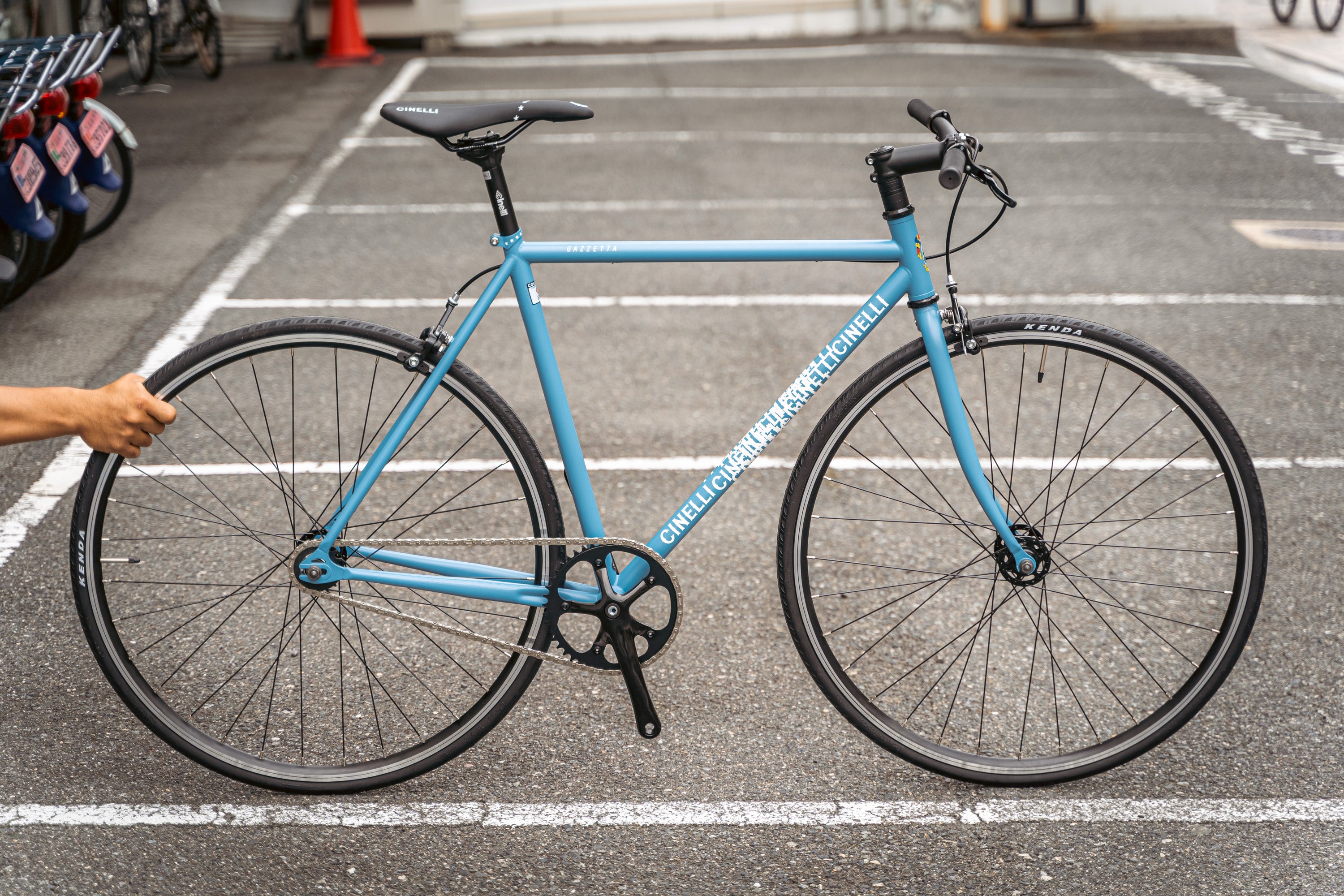 凡庸性の高い、街乗り用クロモリピストバイク「CINELLI GAZZETTA」2023