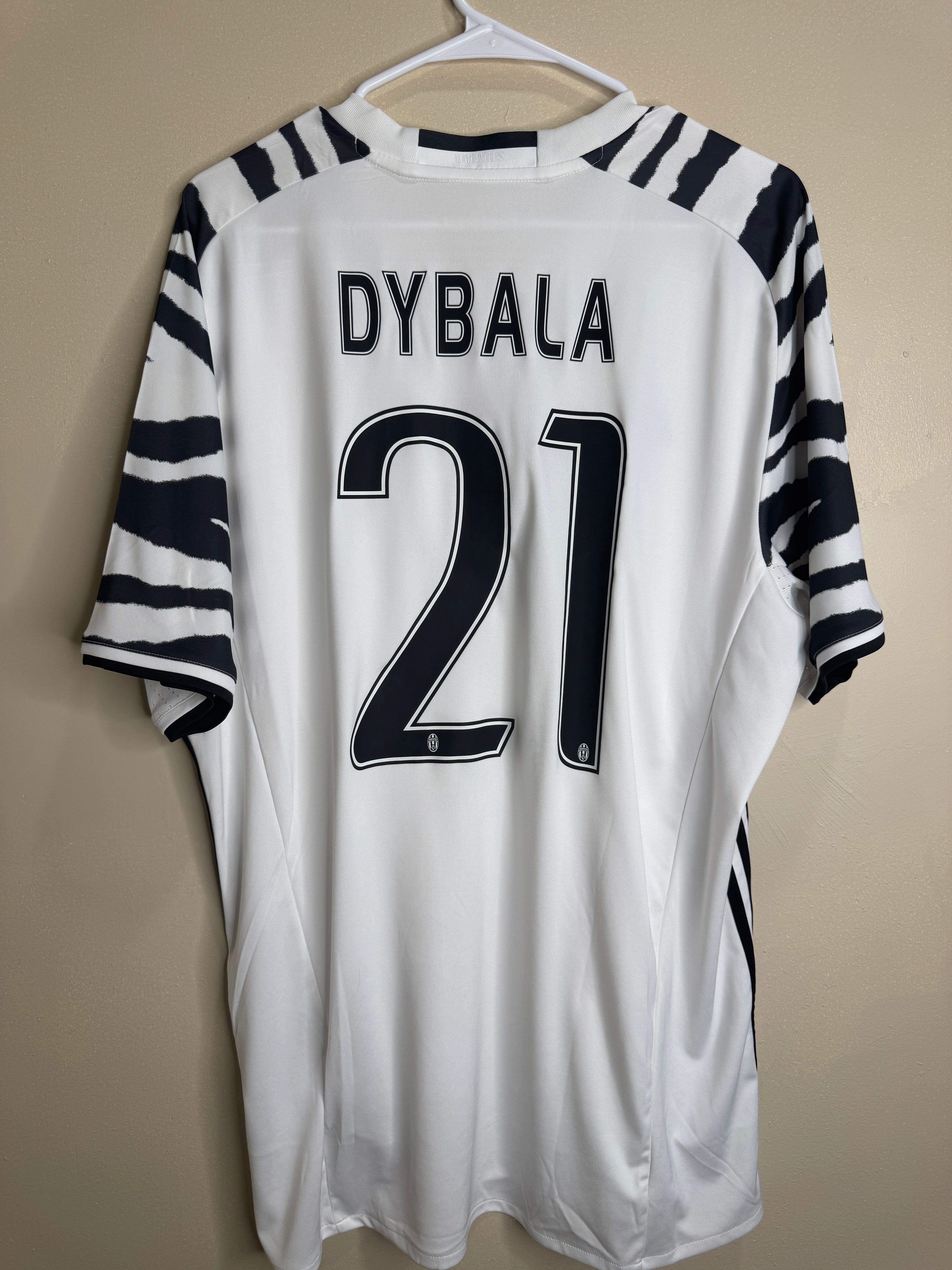 Juventus 2016 Dybala #21 3rd Shirt - XL | Vintage Soccer Jersey