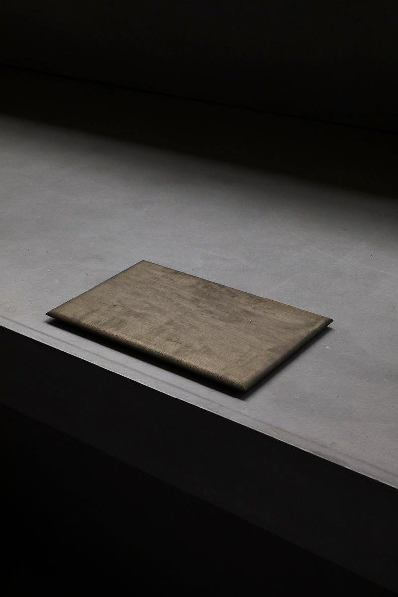 内田悠 / イタヤカエデ 板皿S 鉄媒染 – style department_