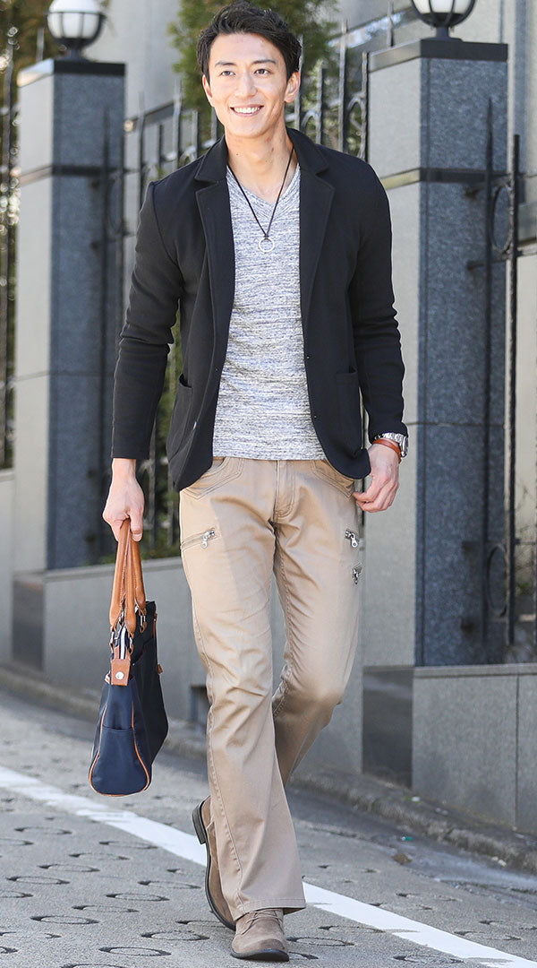 黒ジャケット グレーTシャツ ベージュパンツ snp_ep0569の