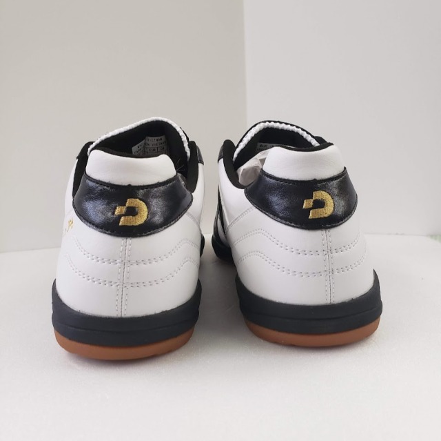 次世代のフットサルシューズ、Desporte【デスポルチ】。 美しいパール