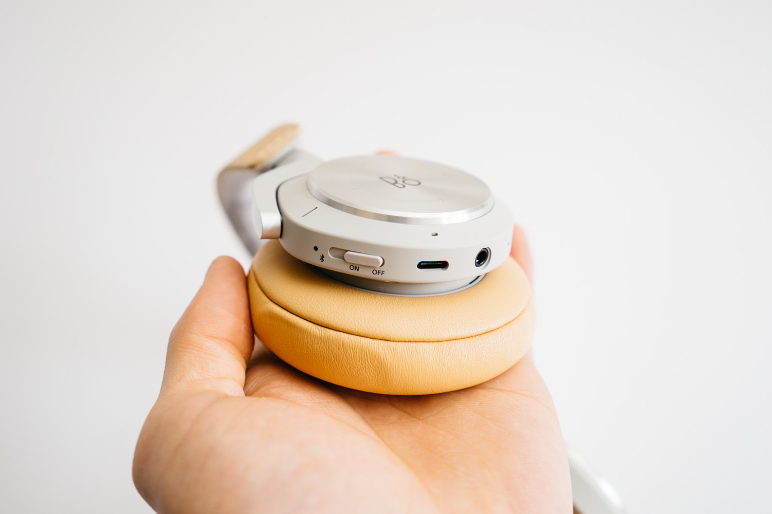 Beoplay H9i』レビュー。デザインと機能性を両立したノイズキャンセ