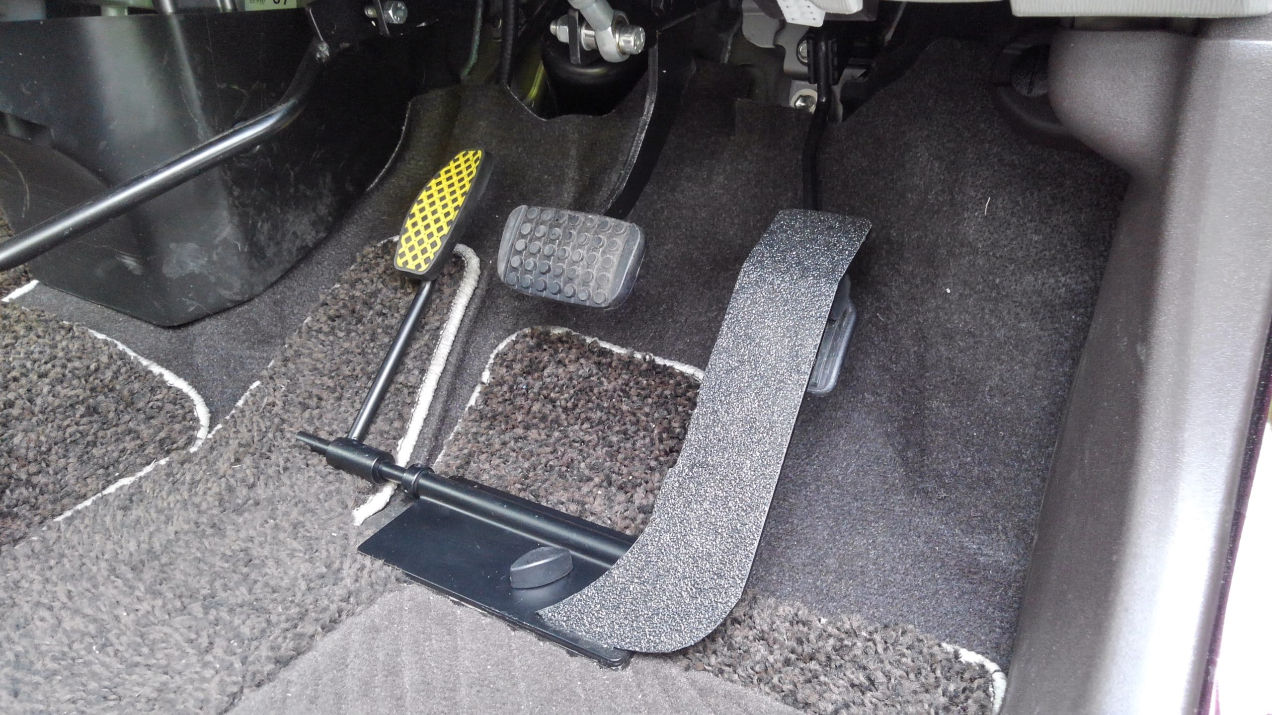 左足アクセル装置 ☆製品案内☆ | 一般車両を福祉車両にカスタム致します