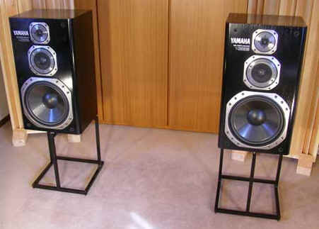 JBL4312,YAMAHA NS-1000M等に最適！天板なし3点支持・高さ調整式