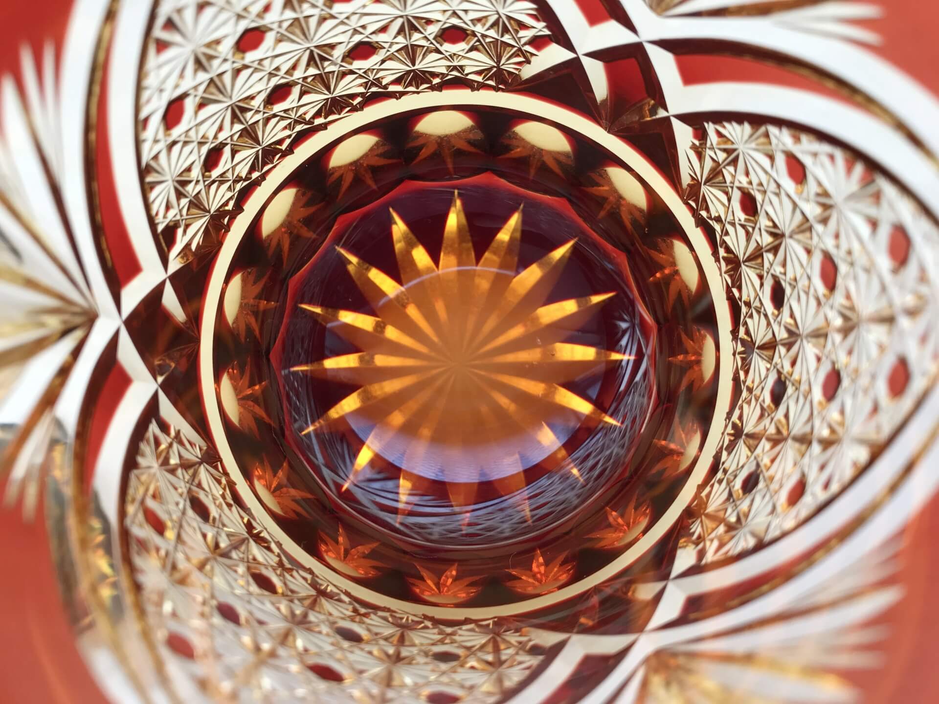 2025年版】これぞ東京の伝統工芸品！江戸切子の特徴と歴史、魅力とは？