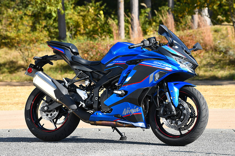 Kawasaki Ninja ZX-4R SE リアルワールド・ボーイズレーサー – WEB Mr.Bike
