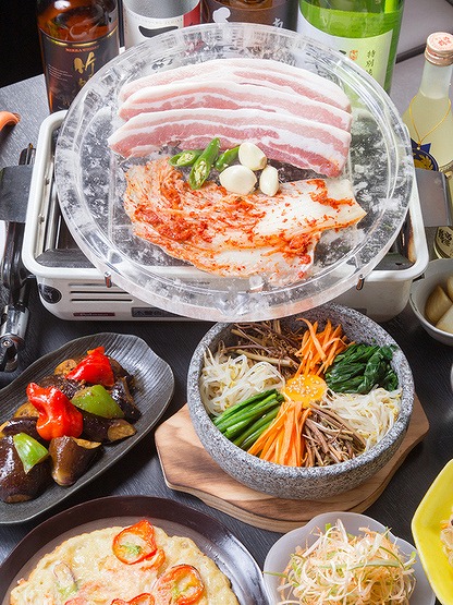 水晶焼サムギョプサル 韓国家庭料理オモニソン｜お肉がふっくらと焼き