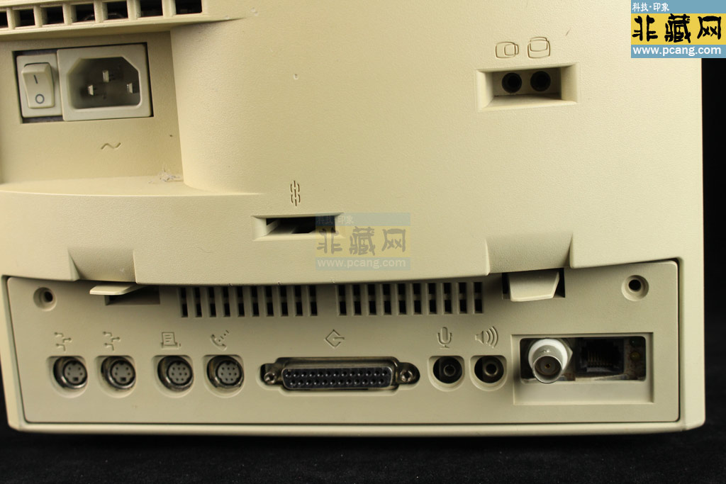 APPLE Macintosh Colour Classic II (Performa 275)