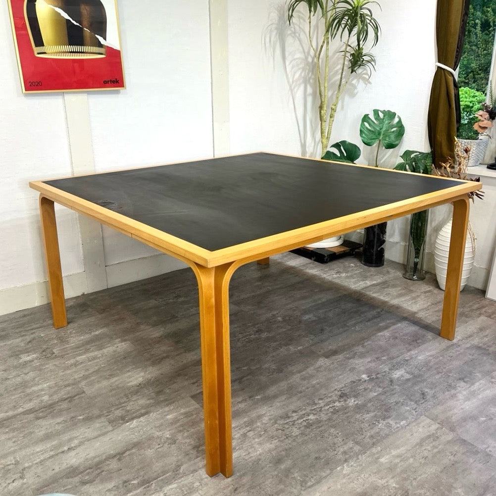 マグナス・オルセン / MAGNUS OLESEN ダイニングテーブル デンマーク