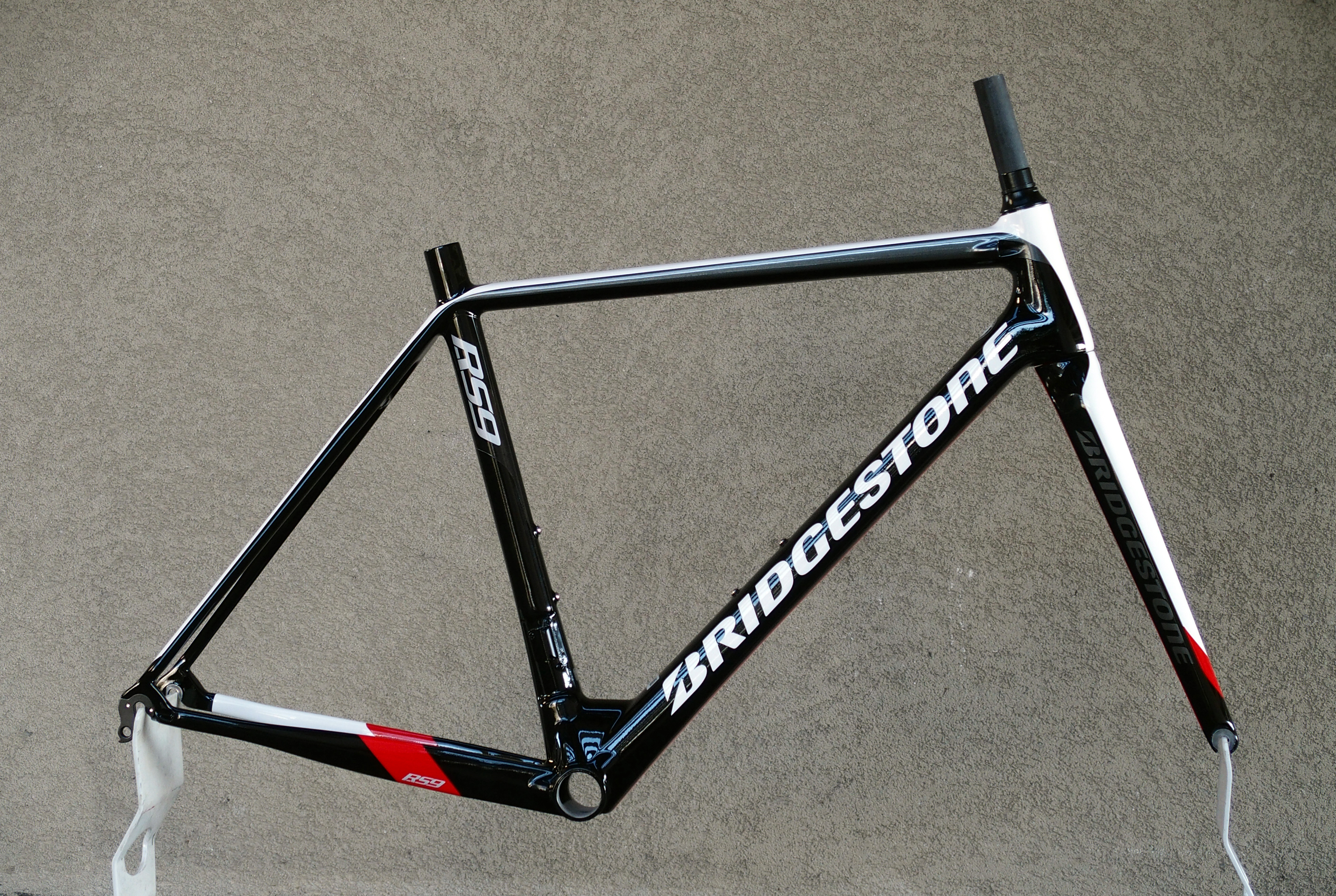 BRIDGESTONEロゴを纏ったオリンピックカラーの限定車が登場。ANCHOR