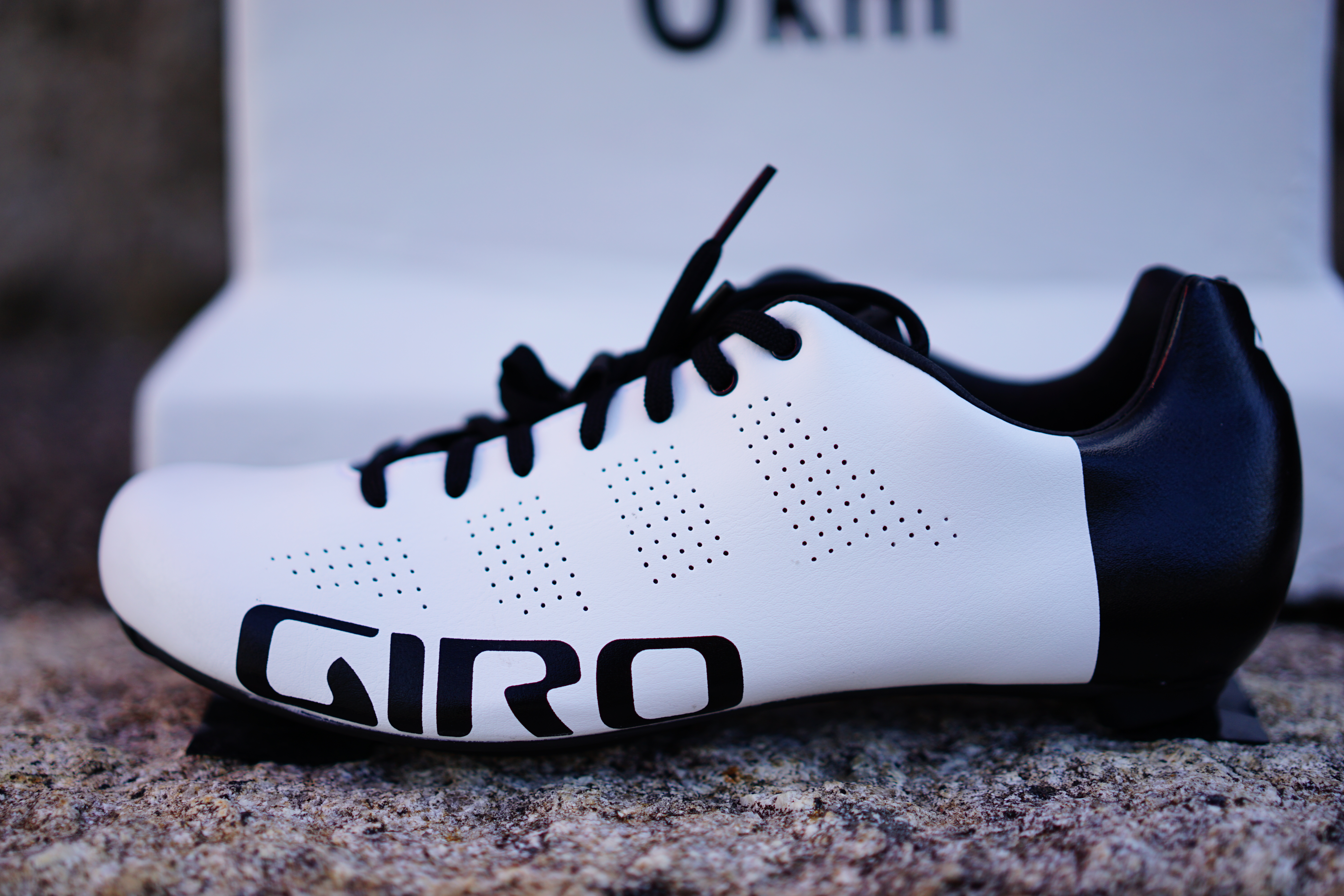 クラシカルな靴紐スタイルの軽量シューズ！GIRO EMPIRE ACC | お知らせ