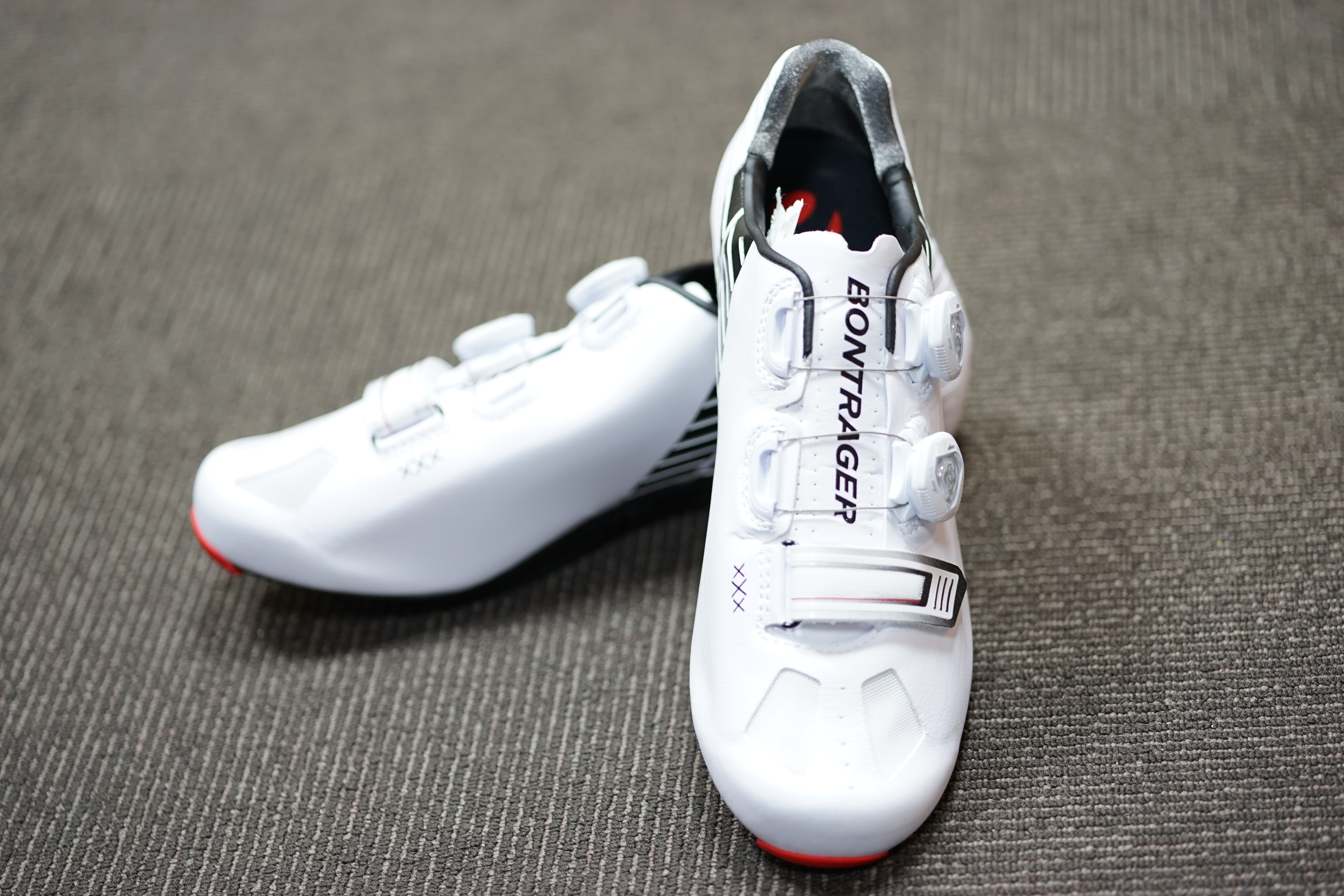 最上の伝達効率を追求したボントレガーのハイエンドシューズ！「XXX