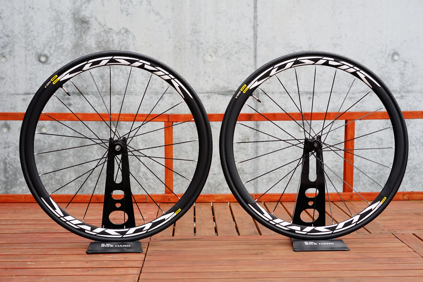 ディスクブレーキ対応のベストセラーエアロホイール！MAVIC COSMIC