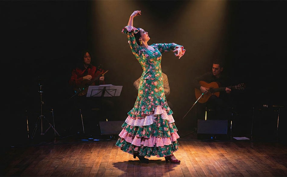 フラメンコ衣装ロゼ花子のお仕立ては、安くて縫製も丁寧。