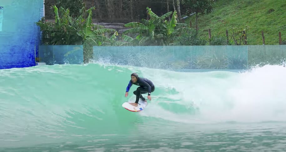 五十嵐カノアが特大バックフリップを披露！最新サーフィン映像 | WAVAL