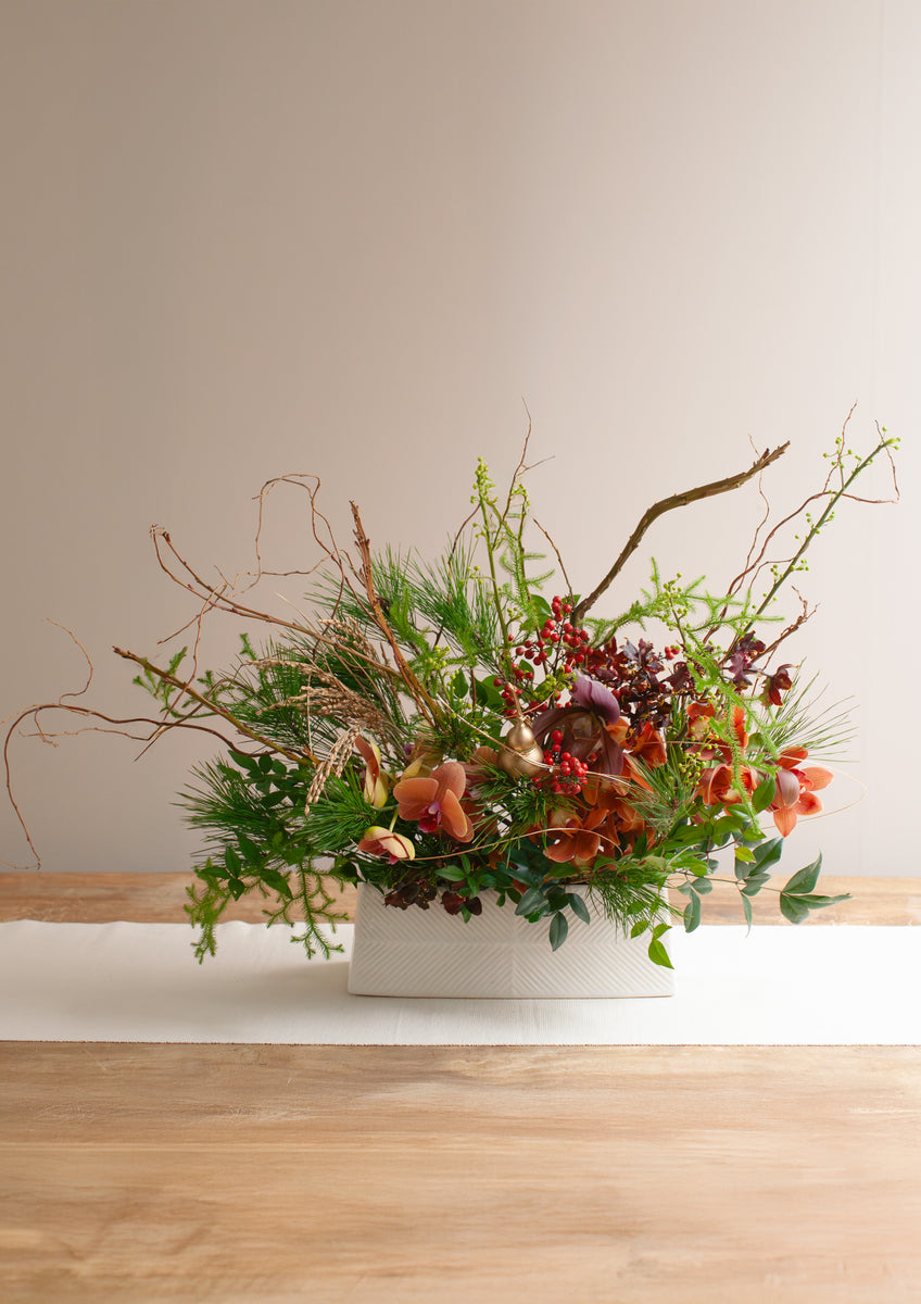 贅沢な蘭のお正月アレンジメントL｜胡蝶蘭・松・南天のアレンジ【迎春