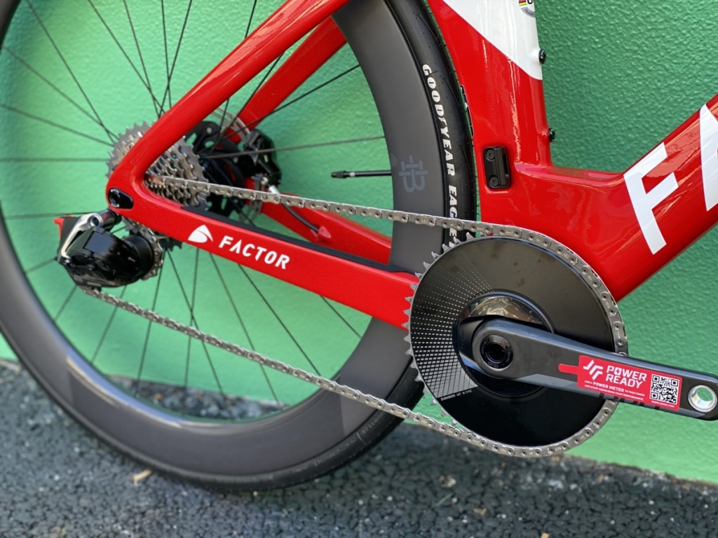 お茶の水×FACTOR】SRAM eTAP AXS搭載！12速の最新TTバイク | Y's Road