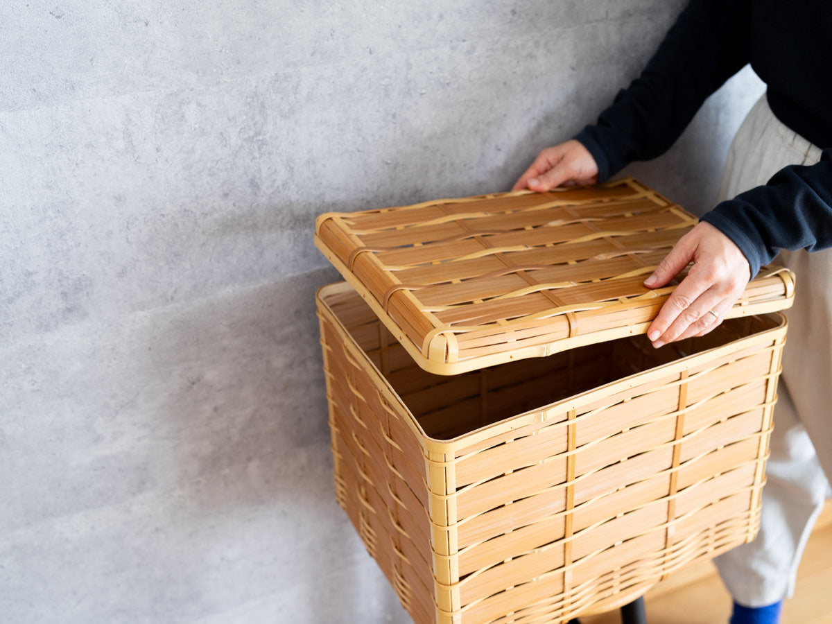 暮らしを整える白竹と炭化竹の蓋付きかご – 市川籠店 | 1basketry