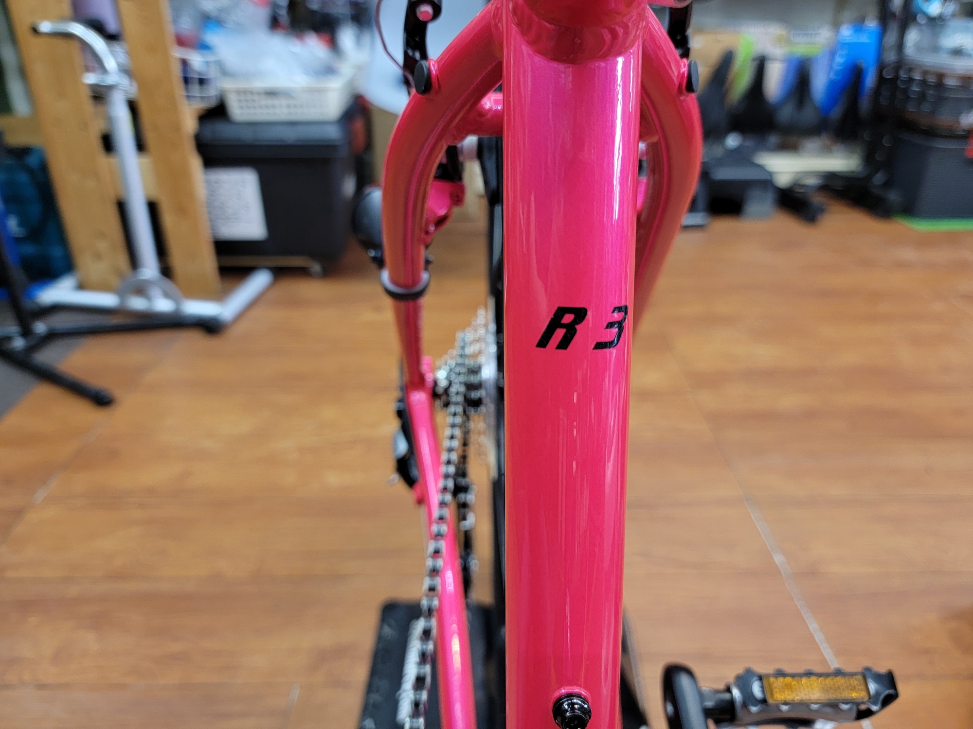 GIANT(ジャイアント) ESCAPE R3(エスケープ アール3) 2025年モデル