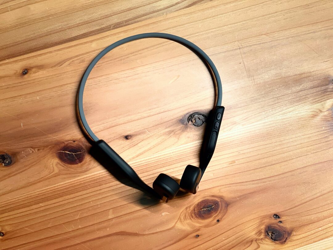 Shokz 骨伝導ワイヤレスヘッドホン OpenMove レビュー。 USB-C充電や