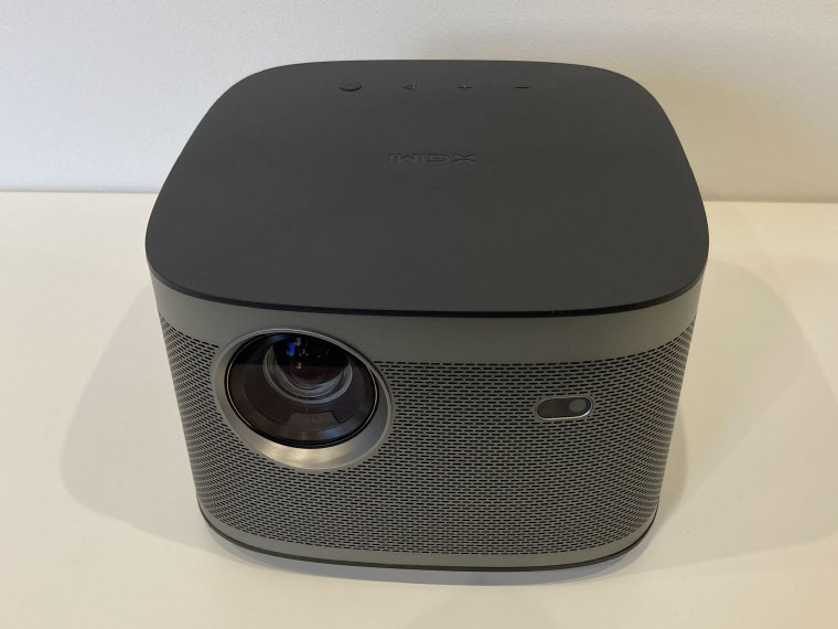 XGIMI HORIZON実機検証！】壁とプロジェクタースクリーンの映り方徹底