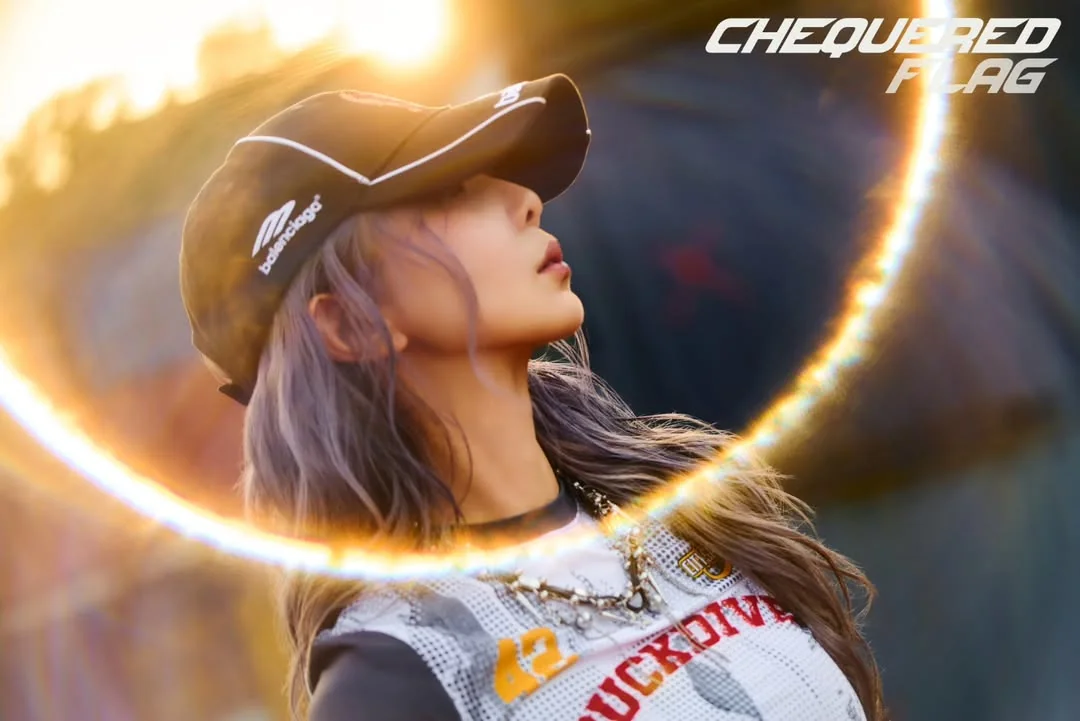 Dami Waves The Chequered Flag With Yoohyeon's Help As