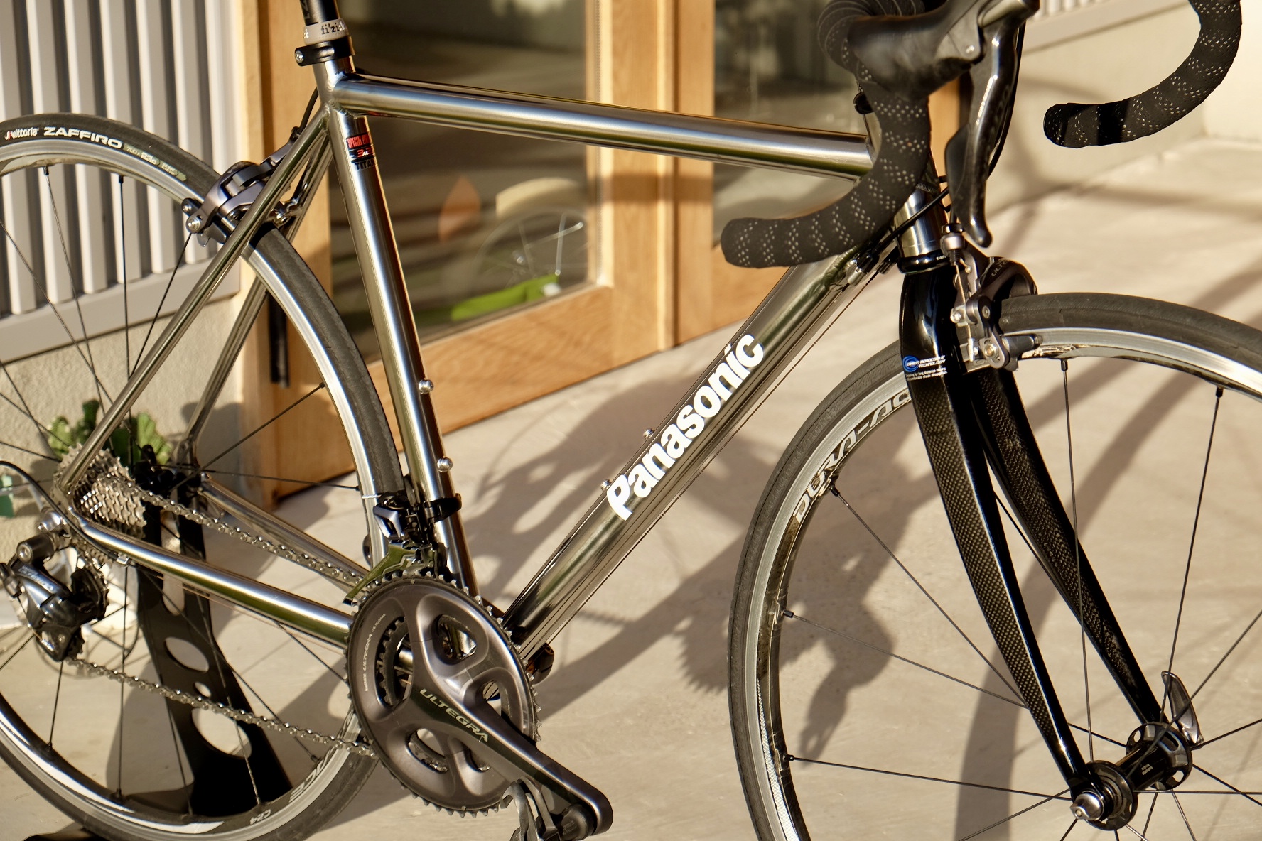 クラフトマンシップ息づくオーダーチタンフレーム Panasonic