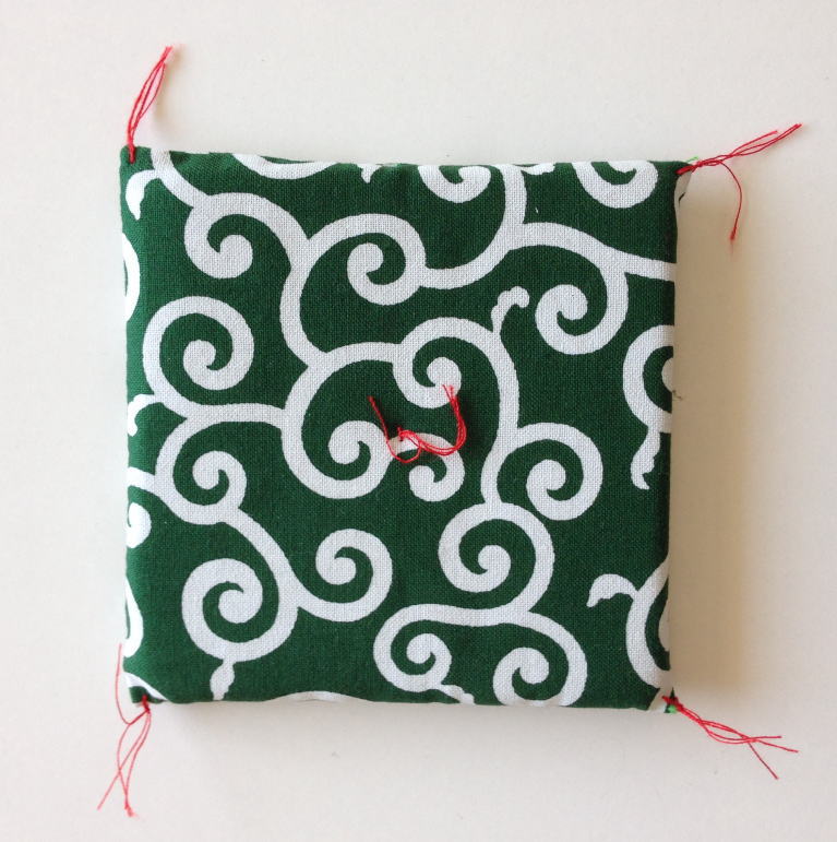 楽天市場】人形用 ミニ座布団 唐草模様10cm【メール便可】 : 笑福工房 万兵