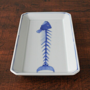 楽天市場】有田焼 染付魚(骨)長角皿(中)(焼皿) : 有田焼や心器