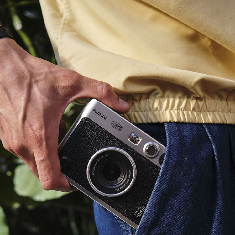 楽天市場】INSTAX mini Evo BLACK 16812479 BROWN 16812510送料無料