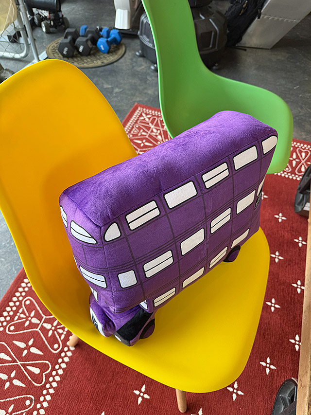 楽天市場】ハリーポッター 夜の騎士バス ダイカット クッション ナイト