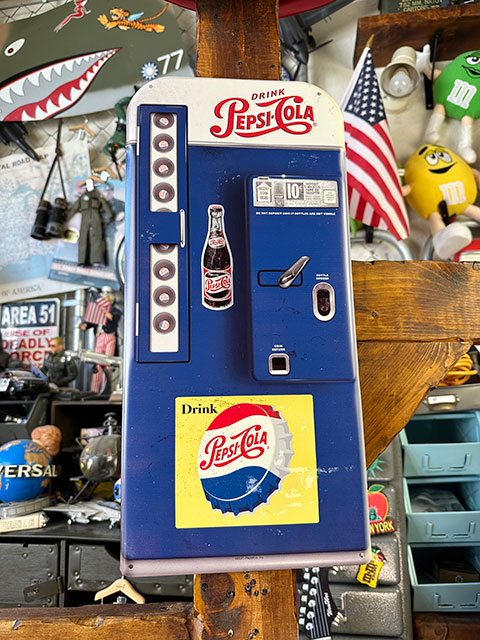 楽天市場】ペプシコーラ 自動販売機型 エンボスティンサイン