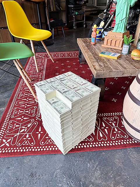 楽天市場】300万ドルのイス イースね USドル紙幣 3億円チェアー